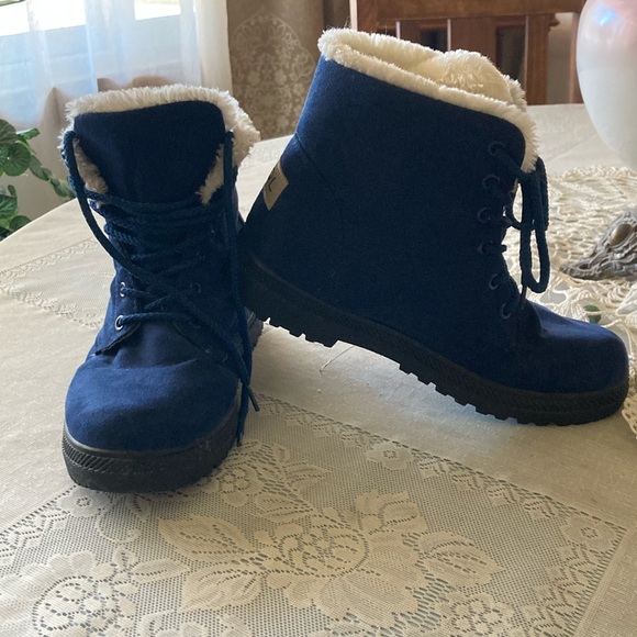 Womens SQL lined cold weather boots - Picture 1 of 7